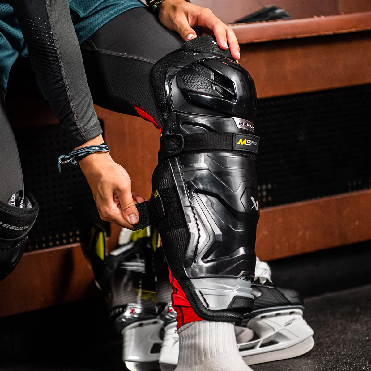 BAUER SUPREME M5PRO SHIN GUARD JUNIOR - Image 2