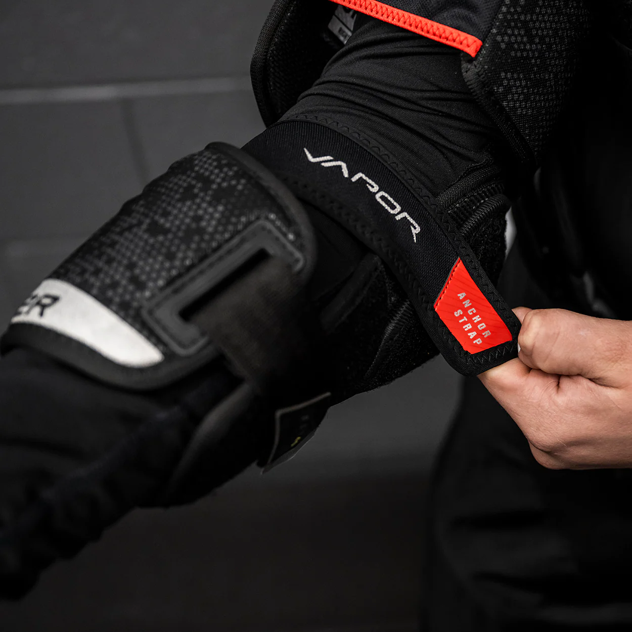 BAUER VAPOR FLY40 ELBOW PAD INTERMEDIATE - Image 2