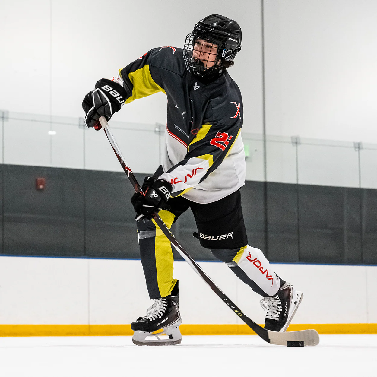 BAUER VAPOR FLY40 GRIP STICK INTERMEDIATE - Image 4