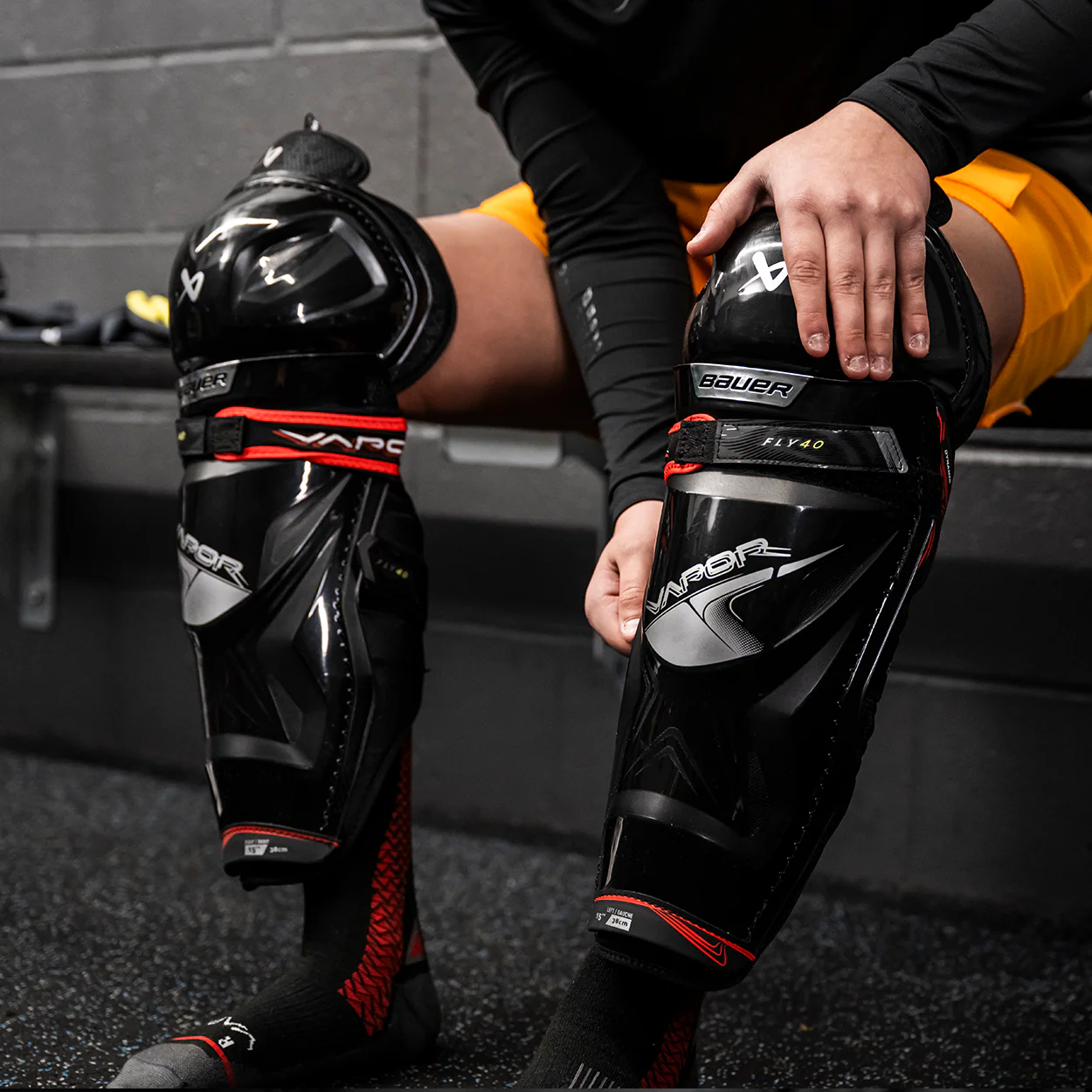 BAUER VAPOR FLY40 SHIN GUARD INTERMEDIATE - Image 7
