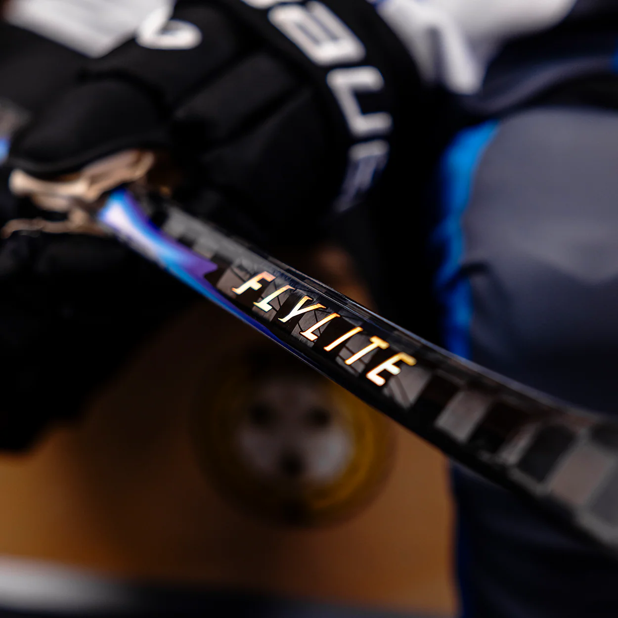 BAUER VAPOR FLYLITE GRIP STICK INTERMEDIATE - Image 4